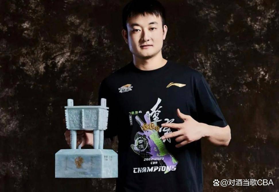 球队老将退役篮球生涯谢幕影响深远